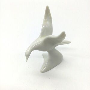 Vintage white flying bird seagull hallmark Japan ceramic porcelain figurine gift